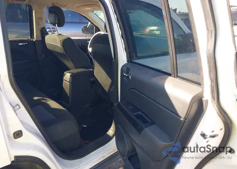 2014 Jeep Compass Sport z USA, uszkodzony, nr VIN 1C4NJCBA7ED573102